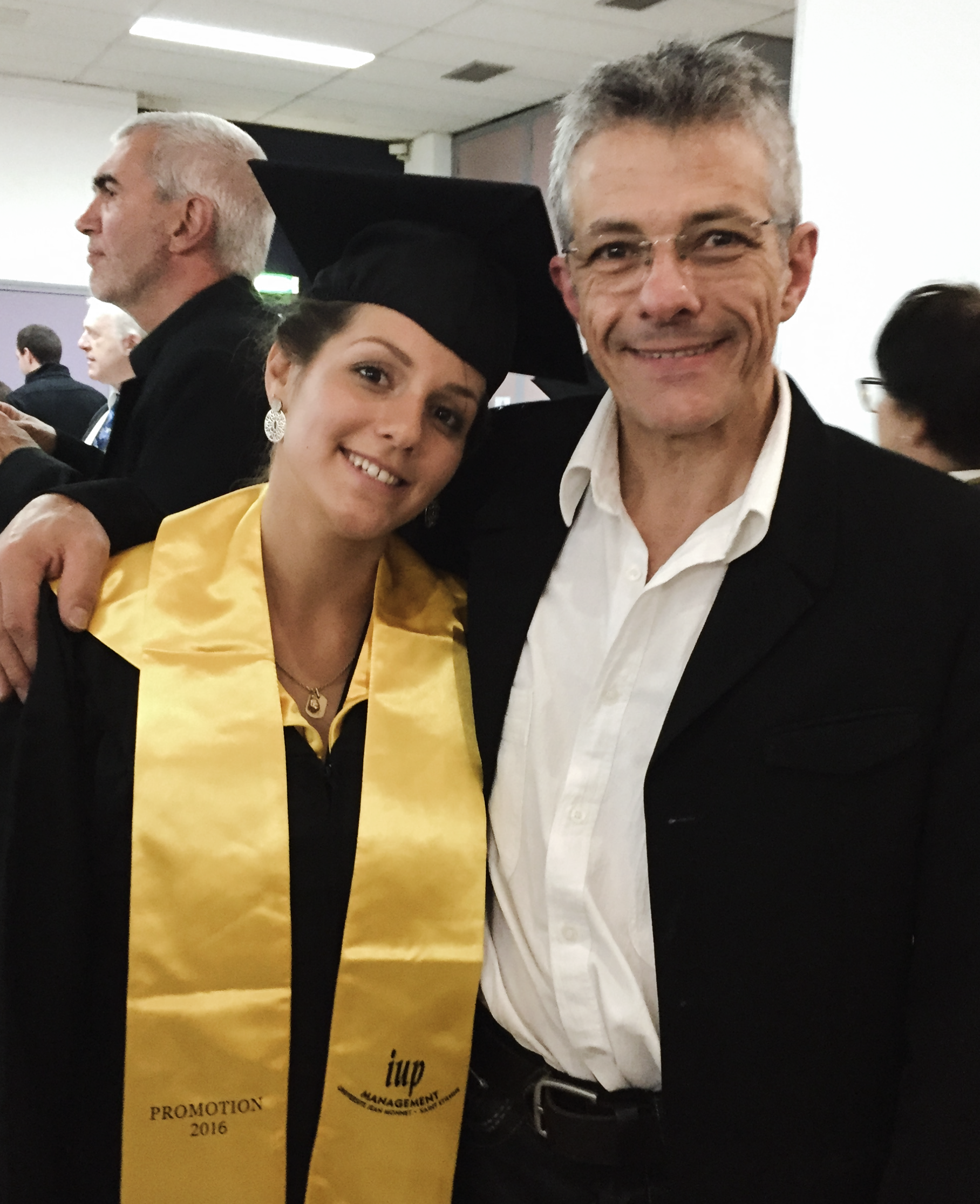 Mary Déléage avec son papa le jour du diplôme